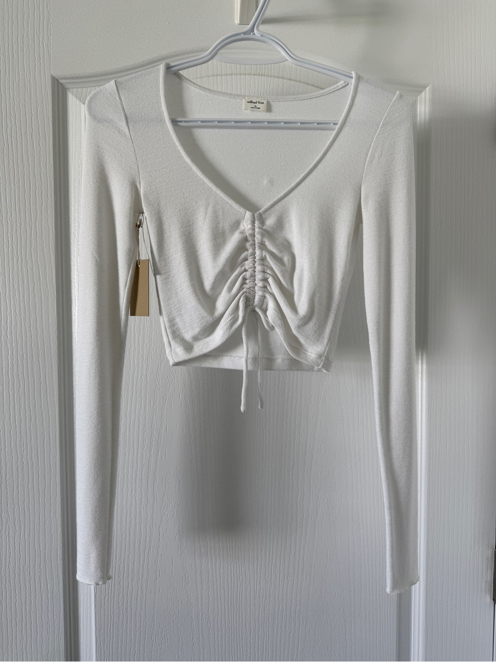 NWT Aritzia Wilfred Free White Ruched V-Neck Long Sleeve Crop Top